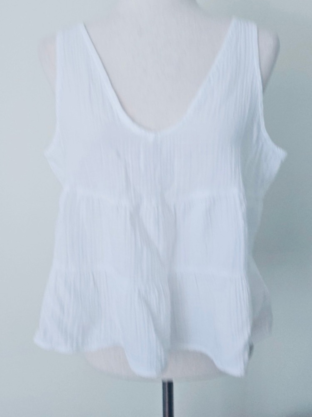 GAP Top Flowy White Cotton Gauze Tiered V-Neck Size Medium